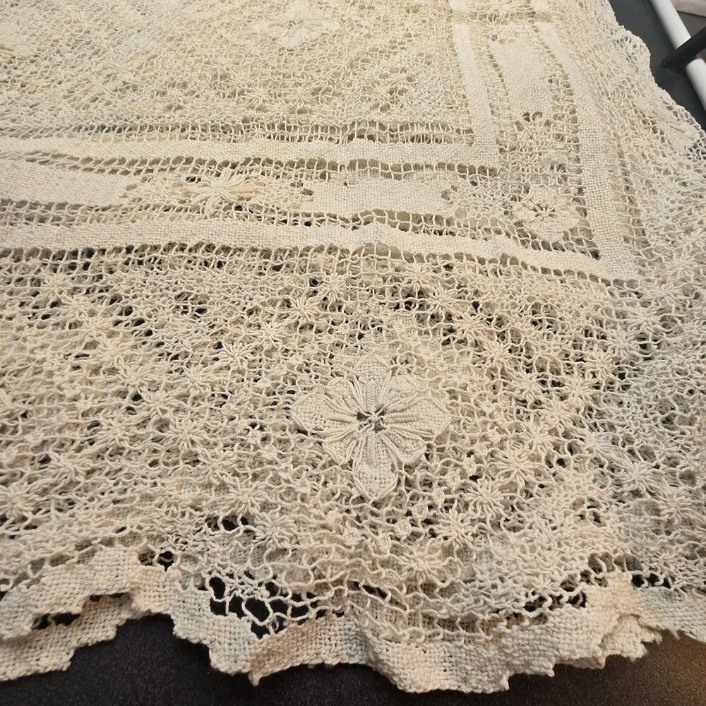 Vintage Handmade Crochet Lace Tablecloth Set & Doily Floral Pattern CM2027